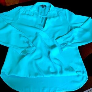 💰Women top. The limited. Beautiful color. Small